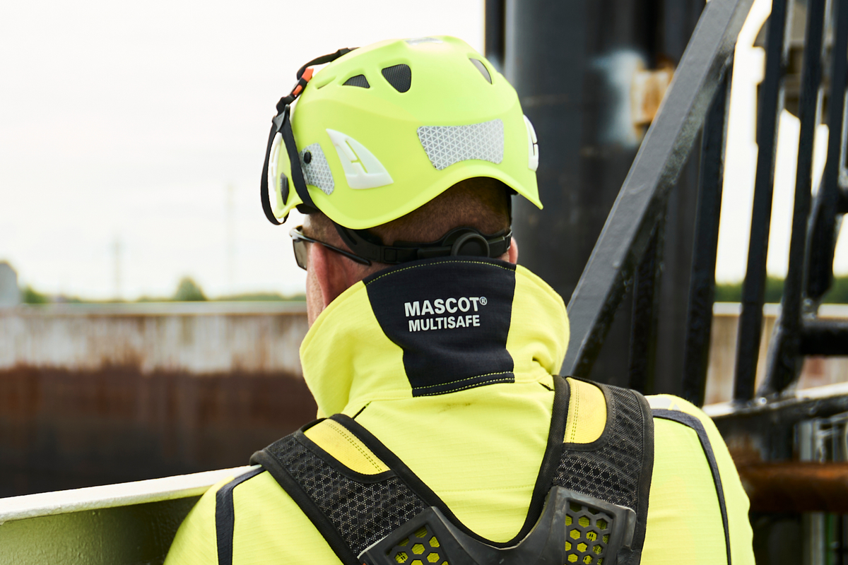Protective Workwear with MASCOT® ACCELERATE MULTISAFE